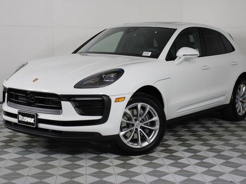 Certified 2026 Porsche Macan AWD/4WD image 35