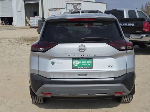 Used 2022 Nissan Rogue SV FWD image 6