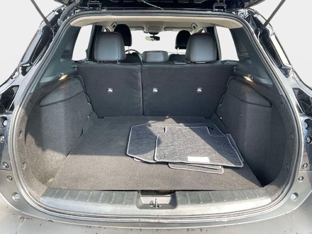 Used 2025 Nissan Kicks SR AWD/4WD image 10