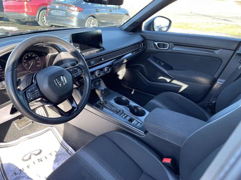 Used 2023 Honda Civic Sport image 4