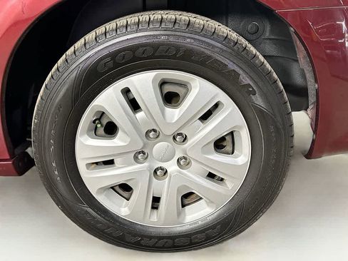 Used 2018 Dodge Grand Caravan SE w/ UConnect Hands-Free Group image 8