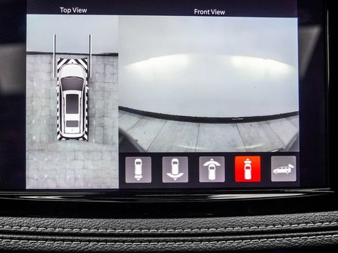 Used 2025 Chrysler Pacifica Premium FWD image 29