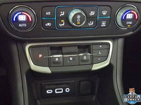 Used 2024 GMC Terrain SLT AWD/4WD image 18