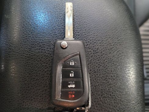 Used 2018 Toyota Camry SE FWD image 32