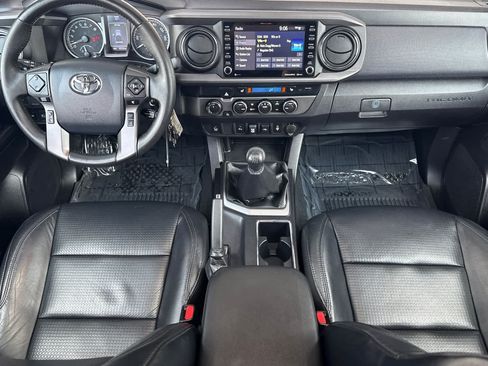 Used 2020 Toyota Tacoma TRD Off-Road w/ TRD Premium Off Road Package AWD/4WD image 3
