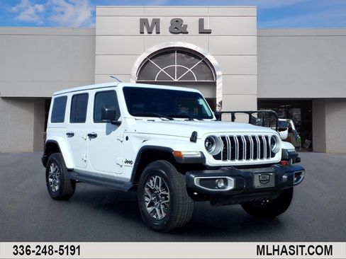 Certified 2025 Jeep Wrangler Unlimited Sahara AWD/4WD image 1