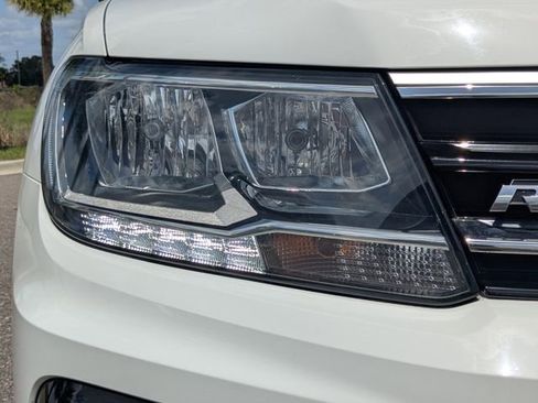 Used 2021 Volkswagen Tiguan SE R-Line image 9