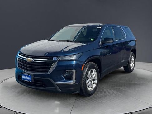 Used 2023 Chevrolet Traverse LS AWD/4WD image 5