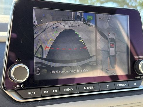 Used 2023 Nissan Rogue SL image 14