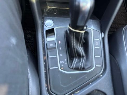 Used 2021 Volkswagen Tiguan SE w/ Panoramic Sunroof Package FWD image 21
