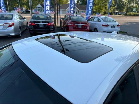 Used 2017 Chevrolet Cruze LT w/ Sun And Sound Package FWD image 11