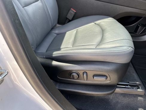 Used 2023 Buick Enclave Essence w/ Experience Buick Package FWD image 17