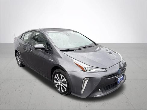 Used 2020 Toyota Prius LE AWD/4WD image 4