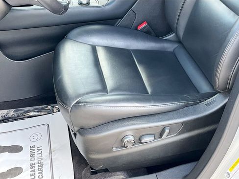Used 2025 Cadillac XT4 Premium Luxury FWD image 13