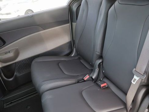 New 2026 Kia Carnival EX FWD image 12