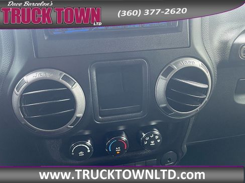 Used 2015 Jeep Wrangler Unlimited Sport w/ Max Tow Package AWD/4WD image 24