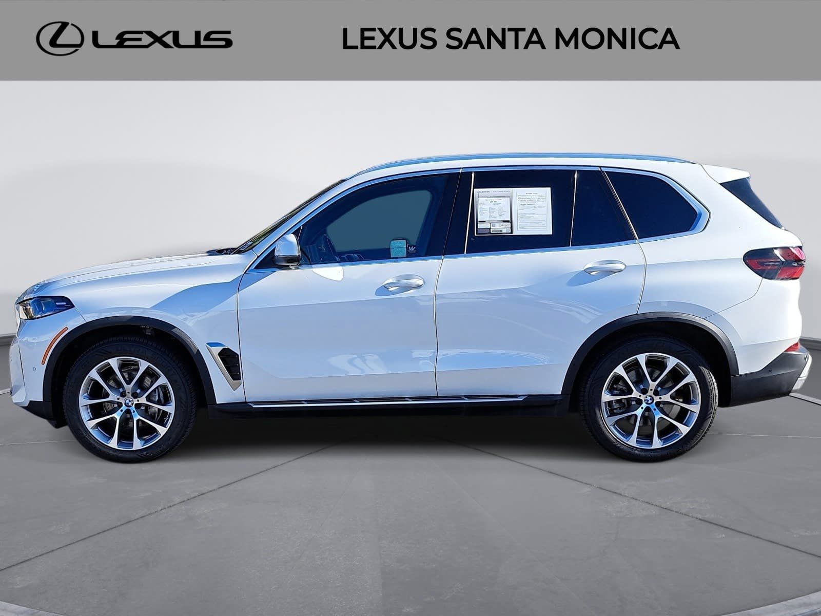 Used 2024 BMW X5 xDrive40i w/ Premium Package AWD/4WD image 8