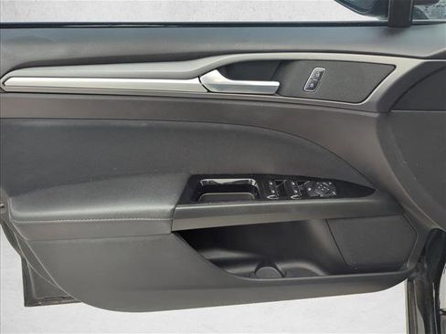 Used 2016 Ford Fusion SE image 7