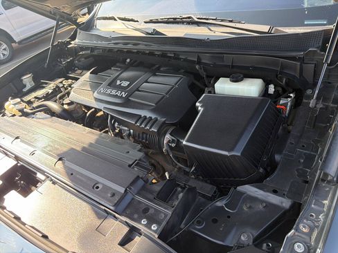 Used 2017 Nissan Titan SV AWD/4WD image 40