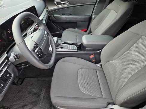 New 2026 Kia Sportage LX image 9
