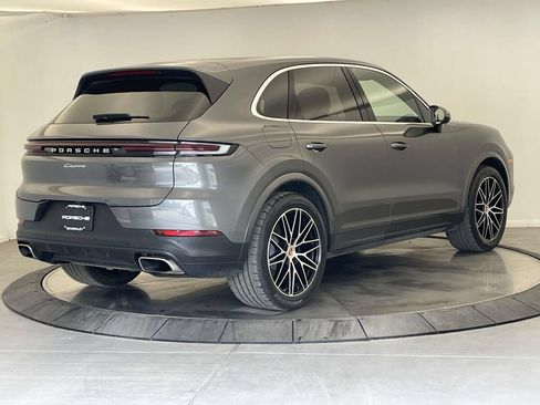 Certified 2025 Porsche Cayenne AWD/4WD image 7