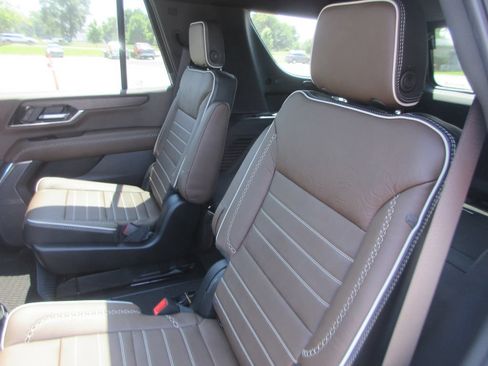 New 2026 GMC Yukon Denali Ultimate AWD/4WD image 12