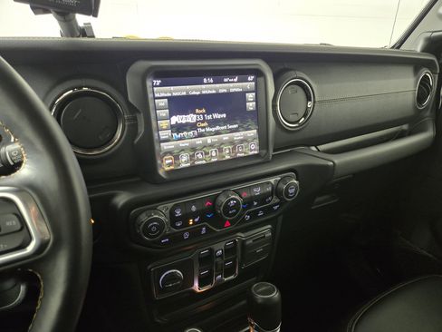 Used 2022 Jeep Gladiator Overland image 22