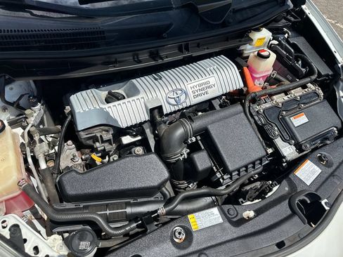 Used 2015 Toyota Prius Four FWD image 19