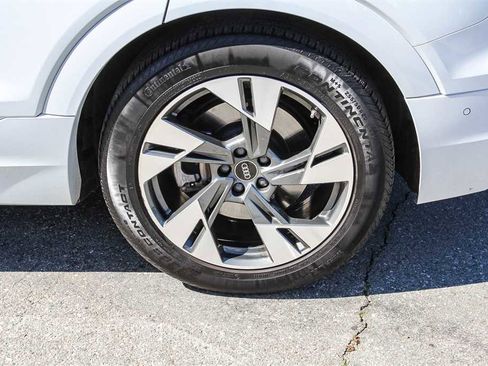 Used 2023 Audi e-tron Premium Plus w/ Premium Plus Package image 10