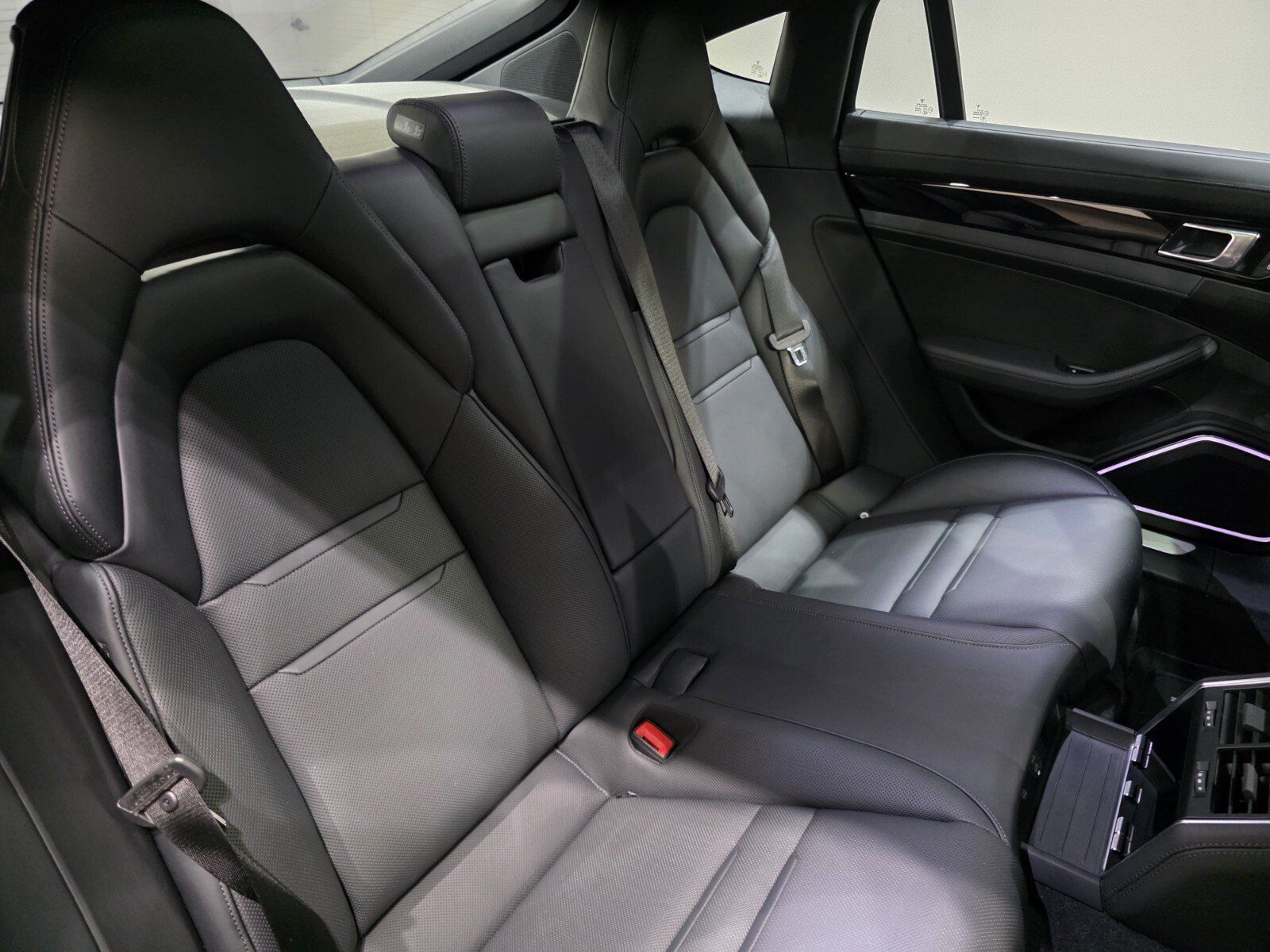 Used 2023 Porsche Panamera RWD image 21