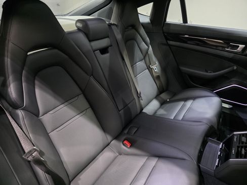 Used 2023 Porsche Panamera RWD image 21