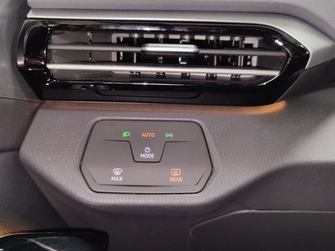 Certified 2024 Volkswagen ID.4 2WD image 23