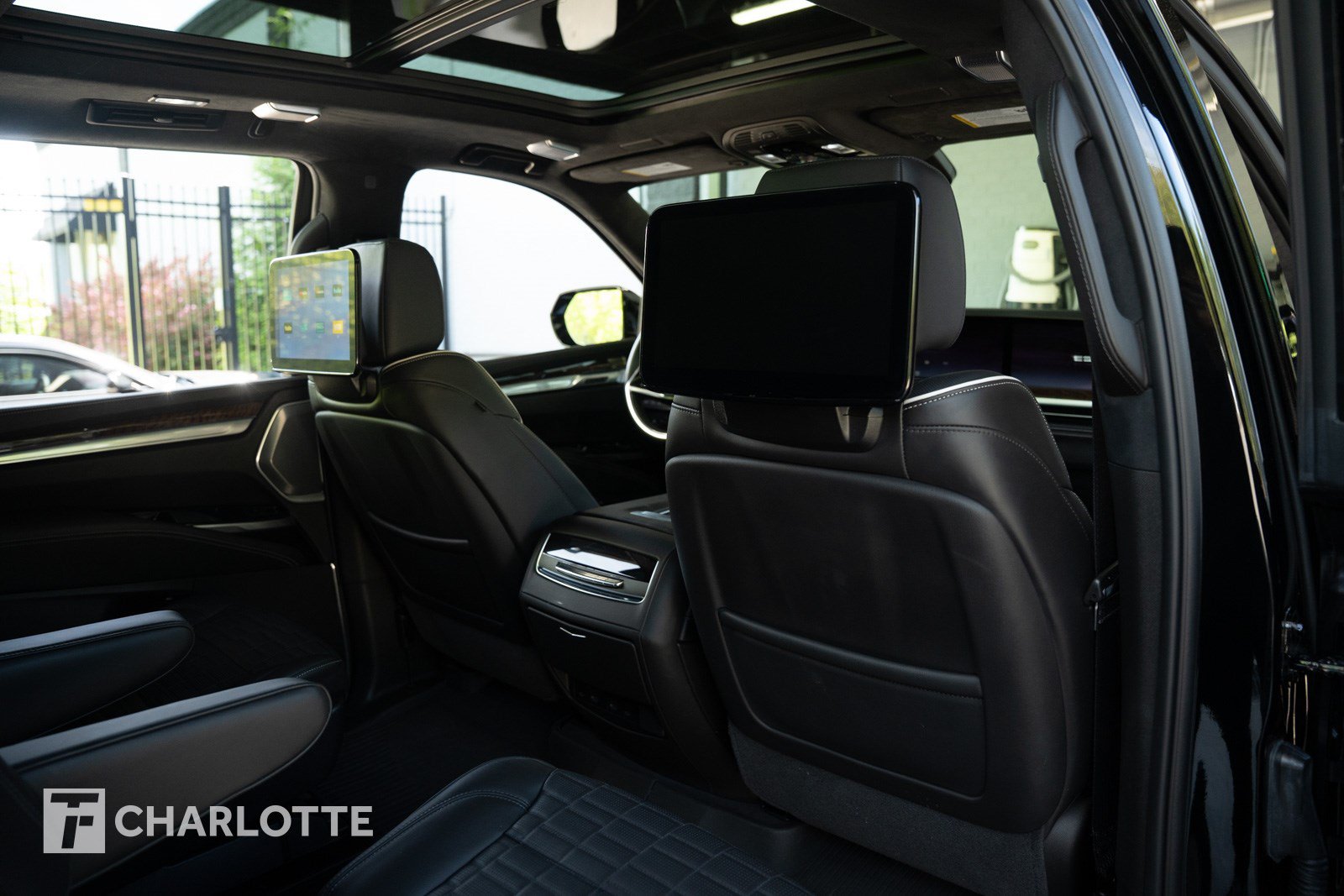 Used 2025 Cadillac Escalade Sport Platinum w/ LPO, Floor Liner Package AWD/4WD image 36