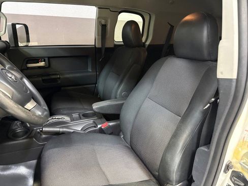 Used 2010 Toyota FJ Cruiser 4WD image 16
