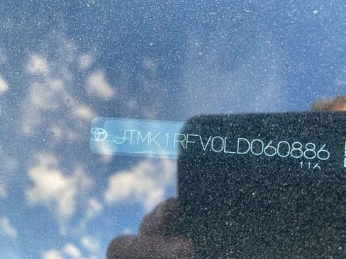 Used 2020 Toyota RAV4 LE w/ Carpet Mat Package image 11