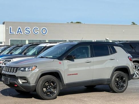 Used 2023 Jeep Compass Trailhawk AWD/4WD image 1
