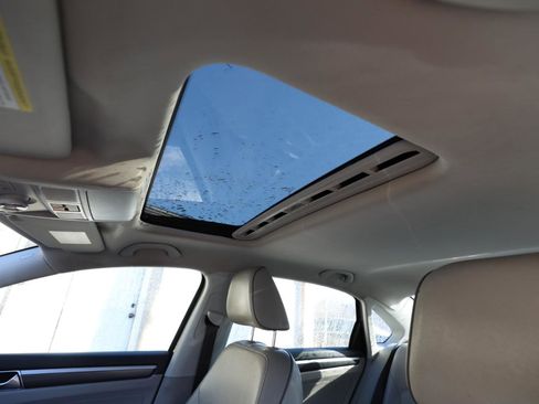 Used 2018 Volkswagen Passat 2.0T SE image 16