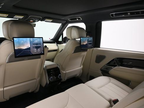 Used 2025 Land Rover Range Rover Long Wheelbase Autobiography image 14