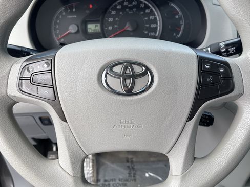 Used 2013 Toyota Sienna LE w/ Towing Pkg FWD image 20