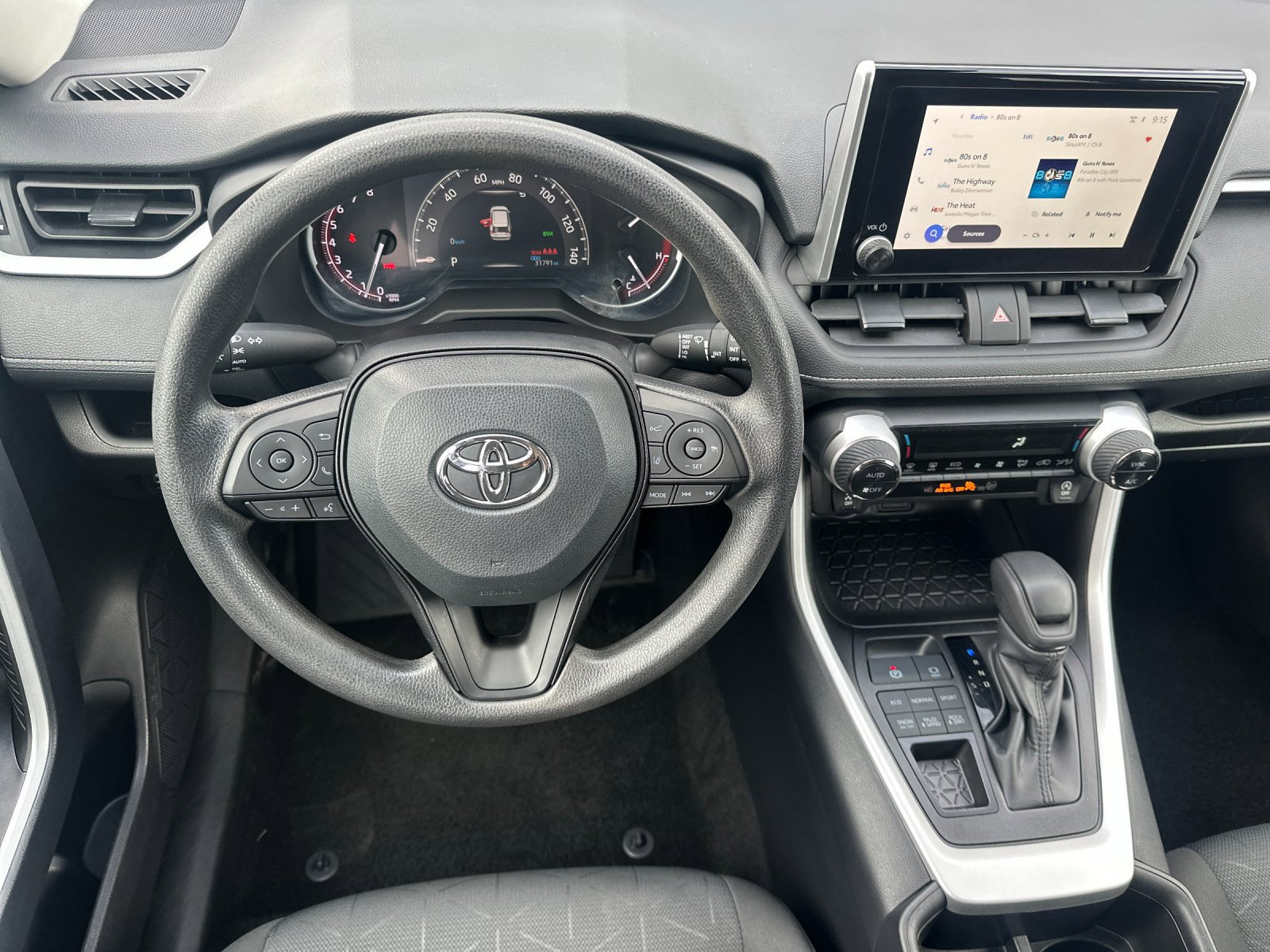 Used 2025 Toyota RAV4 XLE AWD/4WD image 15