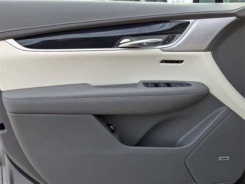 Used 2024 Cadillac XT6 Premium Luxury w/ Technology Package image 14