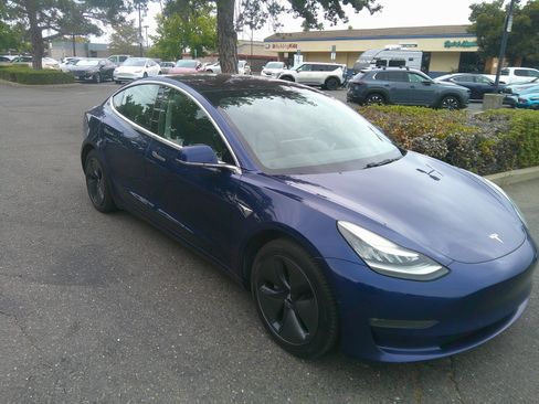 Used 2018 Tesla Model 3 Long Range RWD image 3