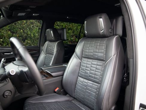 Used 2022 Cadillac Escalade ESV Premium Luxury Platinum w/ Heavy-Duty Trailer Package image 12