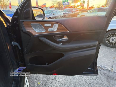 Used 2022 Mercedes-Benz GLS 450 4MATIC image 15