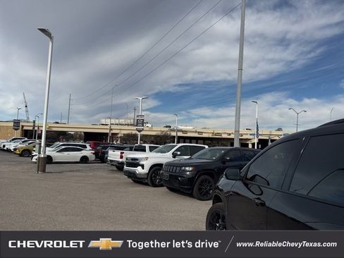 Certified 2024 Chevrolet Traverse RS image 14