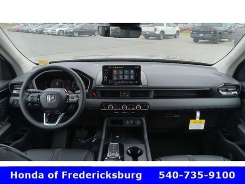 Used 2025 Honda Pilot EX-L image 10