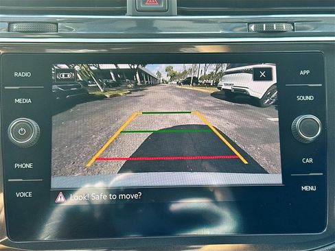 Used 2021 Volkswagen Tiguan SE image 14