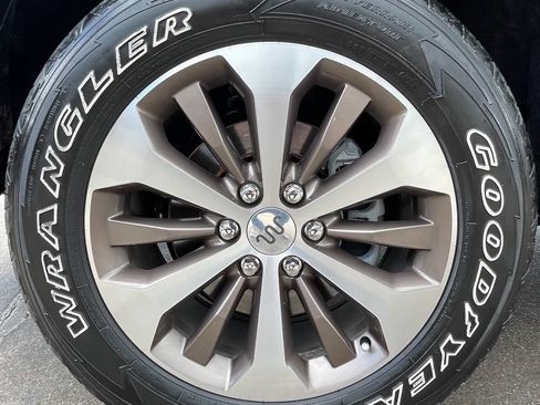 Used 2015 Ford F150 King Ranch w/ Equipment Group 601A Luxury AWD/4WD image 10