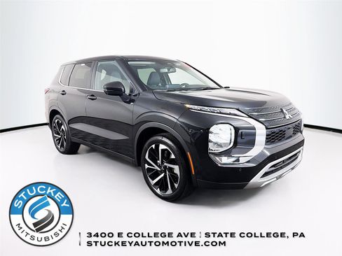 Used 2023 Mitsubishi Outlander SE AWD/4WD image 1