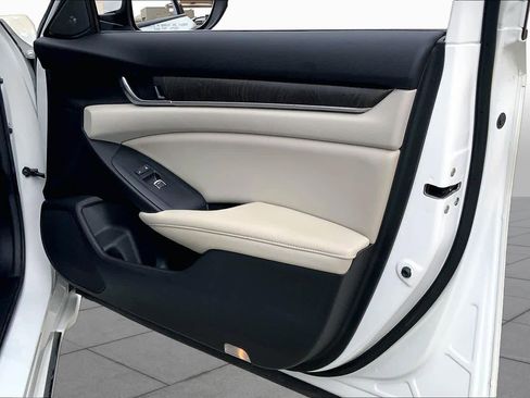 Used 2021 Honda Accord Touring image 23